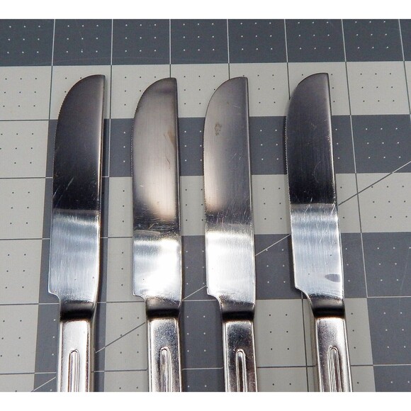 Retroneu INFINITE Stainless Dinner Knives Serrated 18/8 Korea Glossy Flatware 4P - Picture 6 of 9